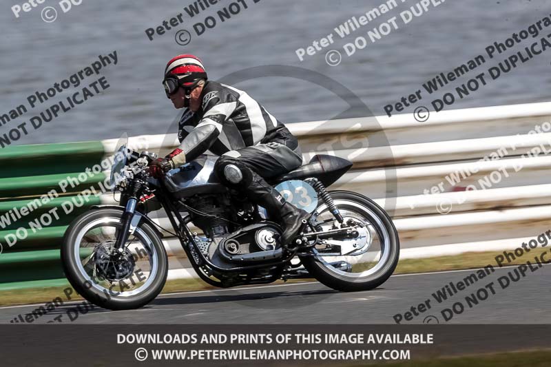 Vintage motorcycle club;eventdigitalimages;mallory park;mallory park trackday photographs;no limits trackdays;peter wileman photography;trackday digital images;trackday photos;vmcc festival 1000 bikes photographs