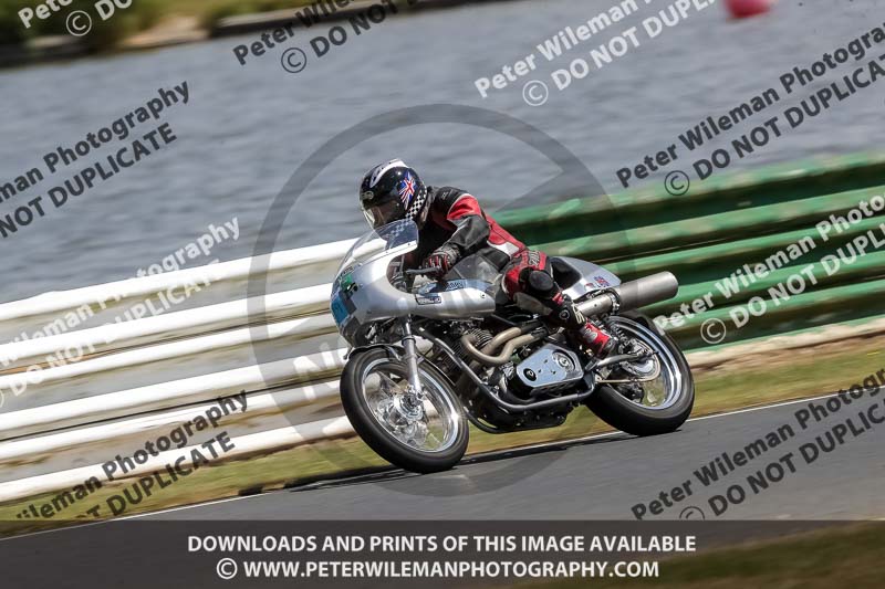Vintage motorcycle club;eventdigitalimages;mallory park;mallory park trackday photographs;no limits trackdays;peter wileman photography;trackday digital images;trackday photos;vmcc festival 1000 bikes photographs