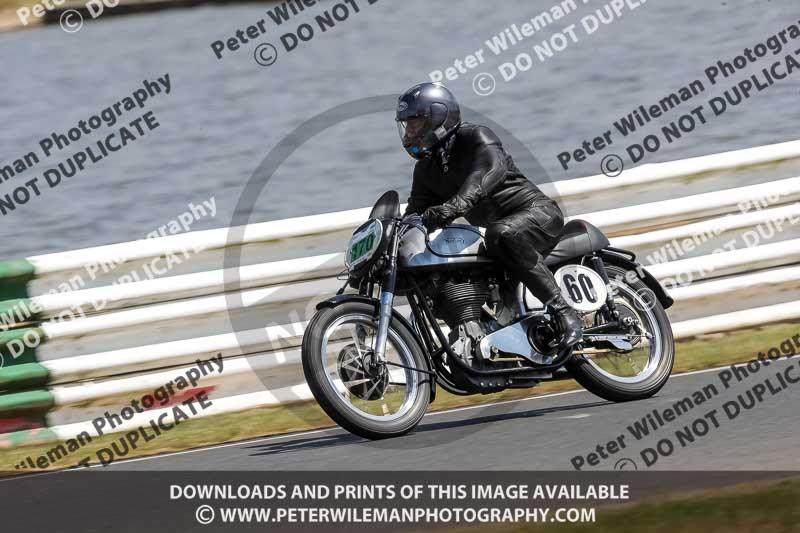 Vintage motorcycle club;eventdigitalimages;mallory park;mallory park trackday photographs;no limits trackdays;peter wileman photography;trackday digital images;trackday photos;vmcc festival 1000 bikes photographs