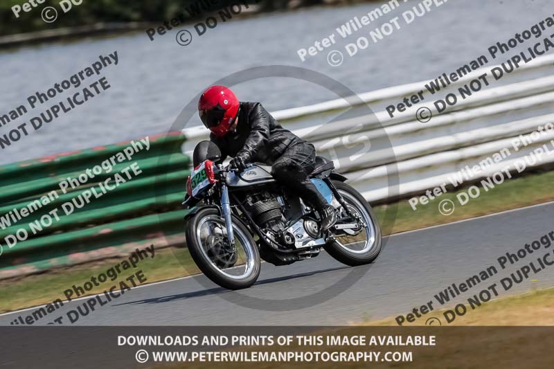 Vintage motorcycle club;eventdigitalimages;mallory park;mallory park trackday photographs;no limits trackdays;peter wileman photography;trackday digital images;trackday photos;vmcc festival 1000 bikes photographs
