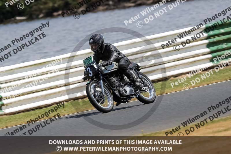 Vintage motorcycle club;eventdigitalimages;mallory park;mallory park trackday photographs;no limits trackdays;peter wileman photography;trackday digital images;trackday photos;vmcc festival 1000 bikes photographs