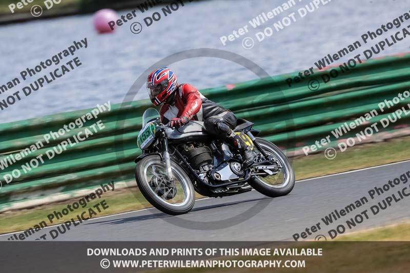 Vintage motorcycle club;eventdigitalimages;mallory park;mallory park trackday photographs;no limits trackdays;peter wileman photography;trackday digital images;trackday photos;vmcc festival 1000 bikes photographs
