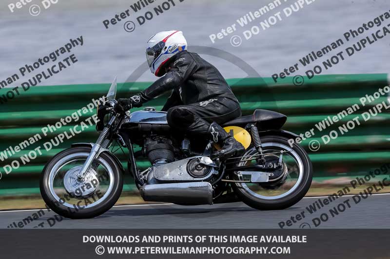 Vintage motorcycle club;eventdigitalimages;mallory park;mallory park trackday photographs;no limits trackdays;peter wileman photography;trackday digital images;trackday photos;vmcc festival 1000 bikes photographs
