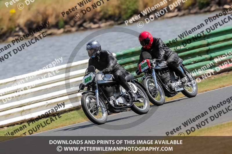 Vintage motorcycle club;eventdigitalimages;mallory park;mallory park trackday photographs;no limits trackdays;peter wileman photography;trackday digital images;trackday photos;vmcc festival 1000 bikes photographs
