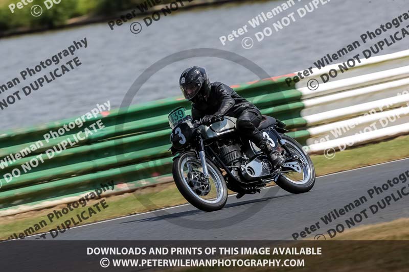 Vintage motorcycle club;eventdigitalimages;mallory park;mallory park trackday photographs;no limits trackdays;peter wileman photography;trackday digital images;trackday photos;vmcc festival 1000 bikes photographs