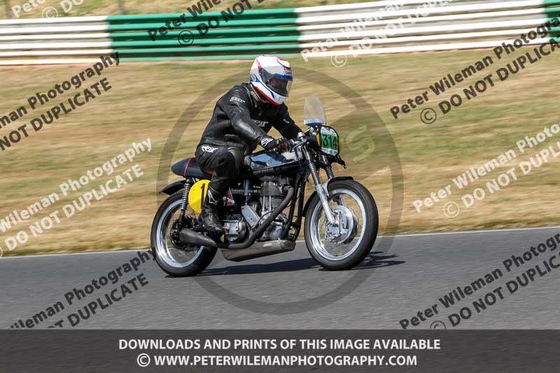 Vintage motorcycle club;eventdigitalimages;mallory park;mallory park trackday photographs;no limits trackdays;peter wileman photography;trackday digital images;trackday photos;vmcc festival 1000 bikes photographs