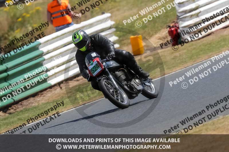 Vintage motorcycle club;eventdigitalimages;mallory park;mallory park trackday photographs;no limits trackdays;peter wileman photography;trackday digital images;trackday photos;vmcc festival 1000 bikes photographs