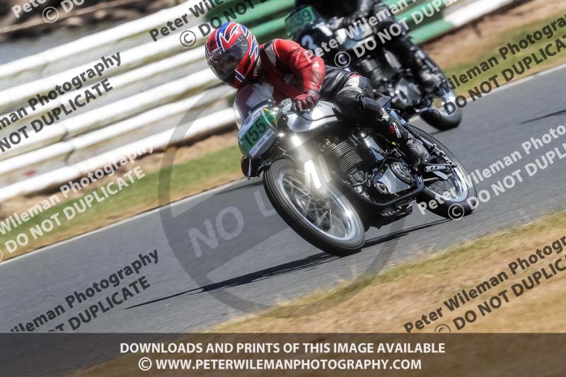 Vintage motorcycle club;eventdigitalimages;mallory park;mallory park trackday photographs;no limits trackdays;peter wileman photography;trackday digital images;trackday photos;vmcc festival 1000 bikes photographs