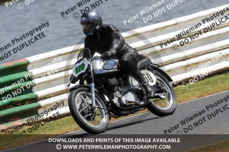 Vintage motorcycle club;eventdigitalimages;mallory park;mallory park trackday photographs;no limits trackdays;peter wileman photography;trackday digital images;trackday photos;vmcc festival 1000 bikes photographs
