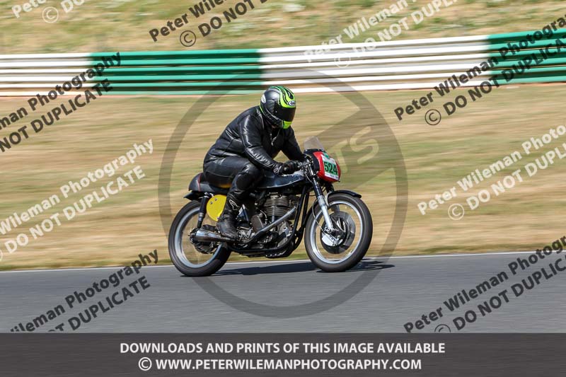 Vintage motorcycle club;eventdigitalimages;mallory park;mallory park trackday photographs;no limits trackdays;peter wileman photography;trackday digital images;trackday photos;vmcc festival 1000 bikes photographs
