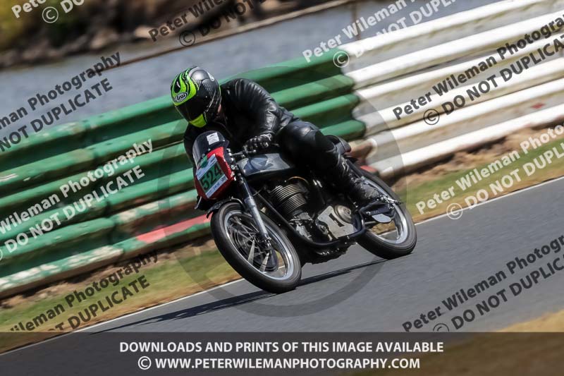 Vintage motorcycle club;eventdigitalimages;mallory park;mallory park trackday photographs;no limits trackdays;peter wileman photography;trackday digital images;trackday photos;vmcc festival 1000 bikes photographs