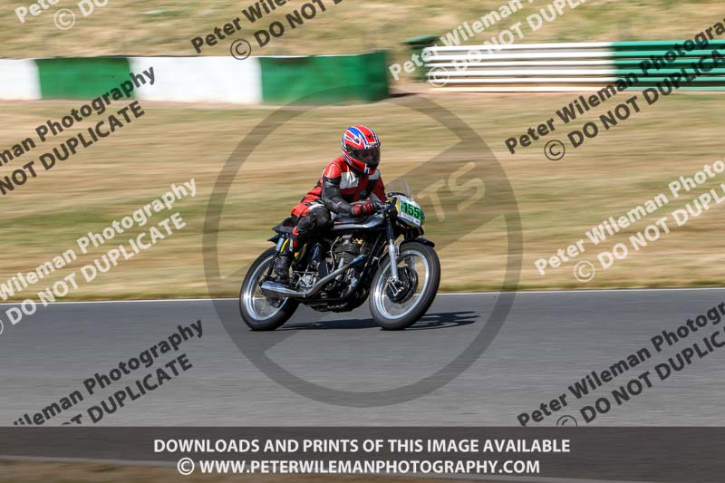 Vintage motorcycle club;eventdigitalimages;mallory park;mallory park trackday photographs;no limits trackdays;peter wileman photography;trackday digital images;trackday photos;vmcc festival 1000 bikes photographs