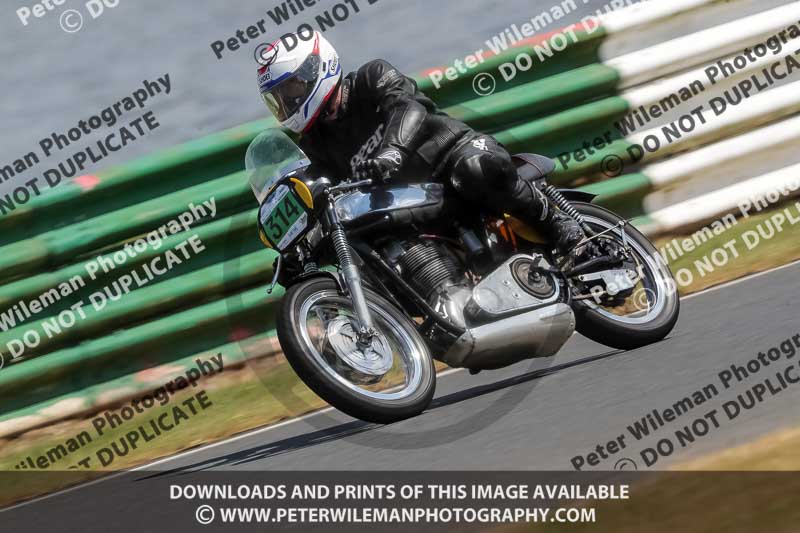Vintage motorcycle club;eventdigitalimages;mallory park;mallory park trackday photographs;no limits trackdays;peter wileman photography;trackday digital images;trackday photos;vmcc festival 1000 bikes photographs