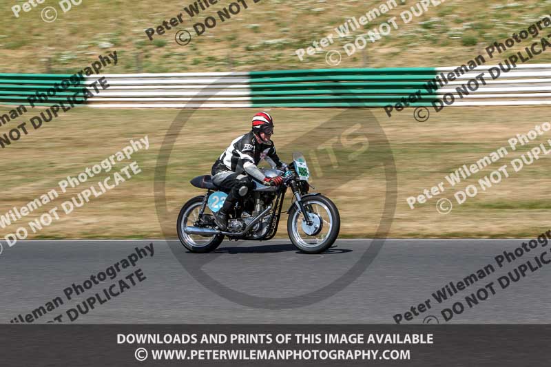 Vintage motorcycle club;eventdigitalimages;mallory park;mallory park trackday photographs;no limits trackdays;peter wileman photography;trackday digital images;trackday photos;vmcc festival 1000 bikes photographs