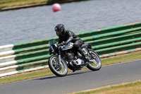Vintage-motorcycle-club;eventdigitalimages;mallory-park;mallory-park-trackday-photographs;no-limits-trackdays;peter-wileman-photography;trackday-digital-images;trackday-photos;vmcc-festival-1000-bikes-photographs