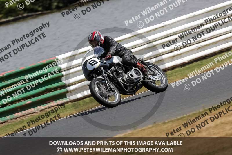 Vintage motorcycle club;eventdigitalimages;mallory park;mallory park trackday photographs;no limits trackdays;peter wileman photography;trackday digital images;trackday photos;vmcc festival 1000 bikes photographs
