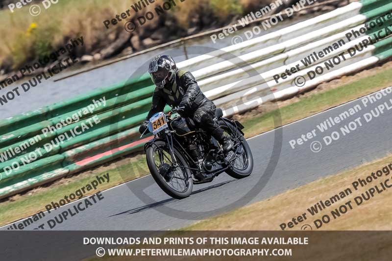 Vintage motorcycle club;eventdigitalimages;mallory park;mallory park trackday photographs;no limits trackdays;peter wileman photography;trackday digital images;trackday photos;vmcc festival 1000 bikes photographs