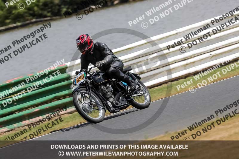 Vintage motorcycle club;eventdigitalimages;mallory park;mallory park trackday photographs;no limits trackdays;peter wileman photography;trackday digital images;trackday photos;vmcc festival 1000 bikes photographs
