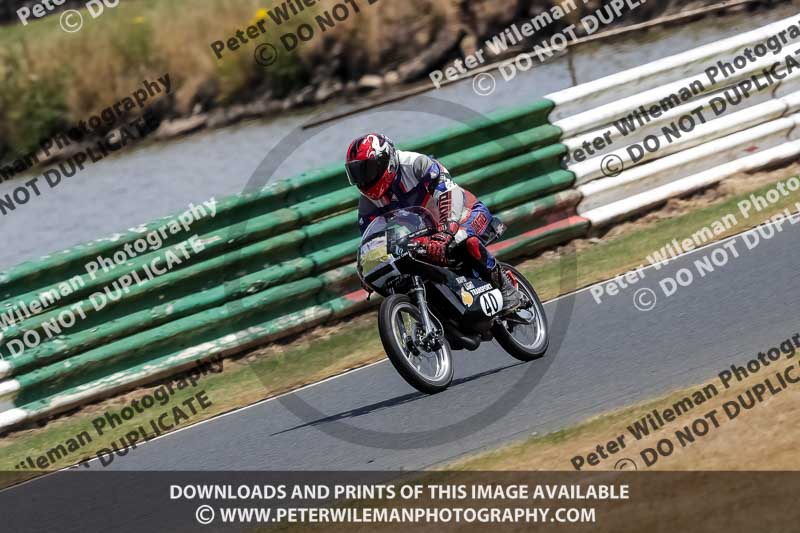 Vintage motorcycle club;eventdigitalimages;mallory park;mallory park trackday photographs;no limits trackdays;peter wileman photography;trackday digital images;trackday photos;vmcc festival 1000 bikes photographs
