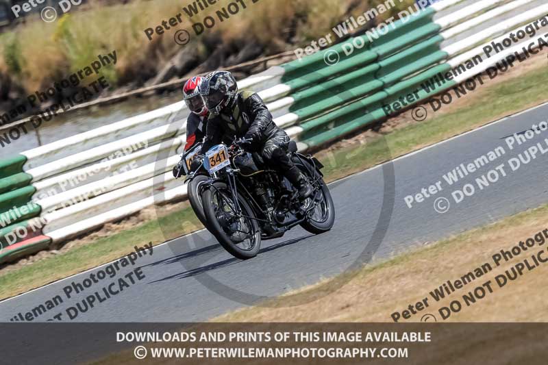 Vintage motorcycle club;eventdigitalimages;mallory park;mallory park trackday photographs;no limits trackdays;peter wileman photography;trackday digital images;trackday photos;vmcc festival 1000 bikes photographs