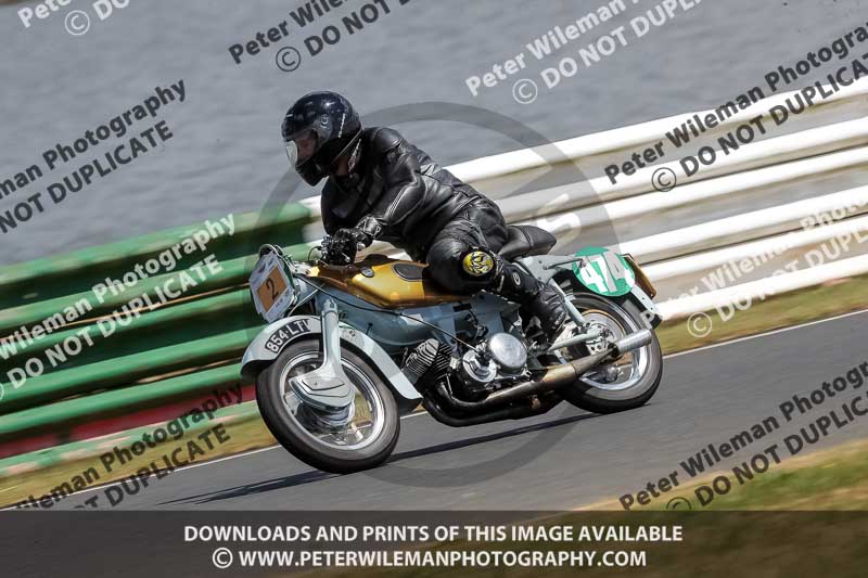 Vintage motorcycle club;eventdigitalimages;mallory park;mallory park trackday photographs;no limits trackdays;peter wileman photography;trackday digital images;trackday photos;vmcc festival 1000 bikes photographs