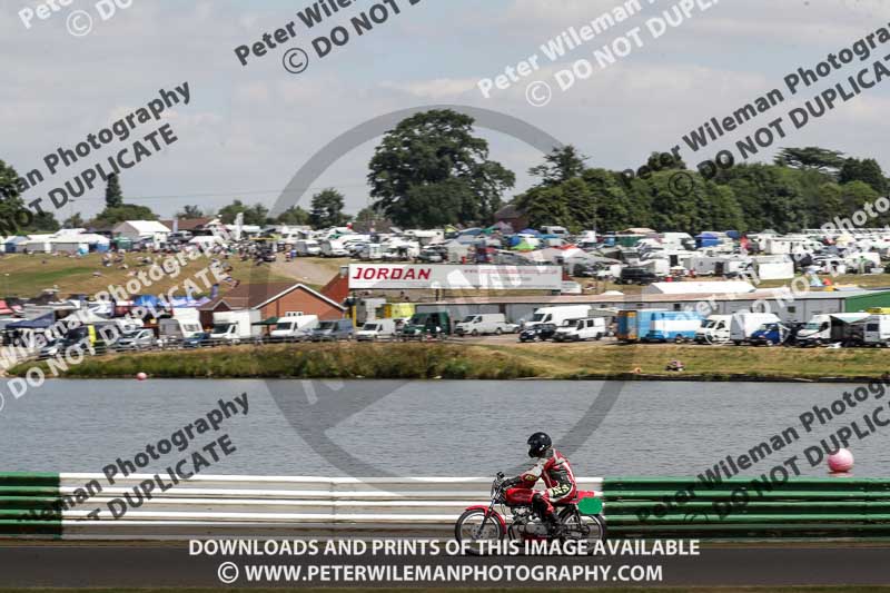 Vintage motorcycle club;eventdigitalimages;mallory park;mallory park trackday photographs;no limits trackdays;peter wileman photography;trackday digital images;trackday photos;vmcc festival 1000 bikes photographs
