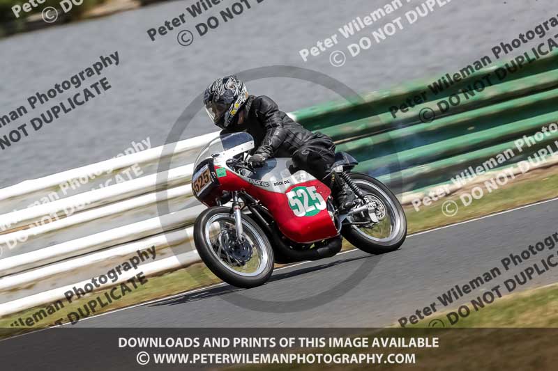 Vintage motorcycle club;eventdigitalimages;mallory park;mallory park trackday photographs;no limits trackdays;peter wileman photography;trackday digital images;trackday photos;vmcc festival 1000 bikes photographs