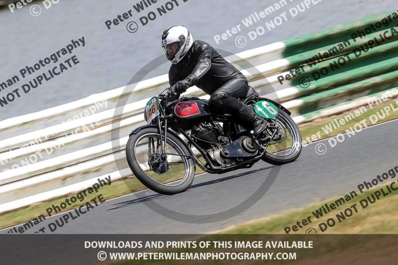Vintage motorcycle club;eventdigitalimages;mallory park;mallory park trackday photographs;no limits trackdays;peter wileman photography;trackday digital images;trackday photos;vmcc festival 1000 bikes photographs