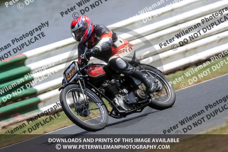 Vintage motorcycle club;eventdigitalimages;mallory park;mallory park trackday photographs;no limits trackdays;peter wileman photography;trackday digital images;trackday photos;vmcc festival 1000 bikes photographs
