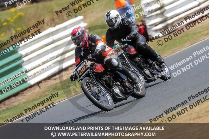 Vintage motorcycle club;eventdigitalimages;mallory park;mallory park trackday photographs;no limits trackdays;peter wileman photography;trackday digital images;trackday photos;vmcc festival 1000 bikes photographs