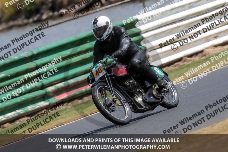 Vintage motorcycle club;eventdigitalimages;mallory park;mallory park trackday photographs;no limits trackdays;peter wileman photography;trackday digital images;trackday photos;vmcc festival 1000 bikes photographs