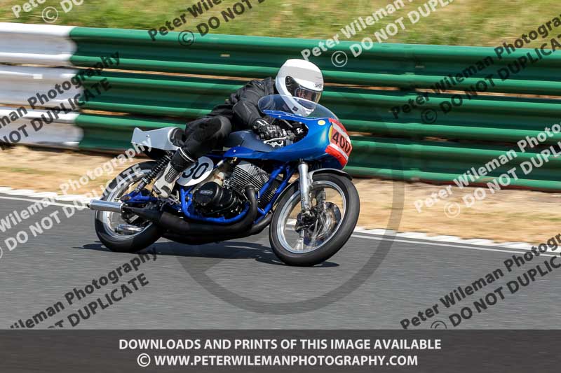 Vintage motorcycle club;eventdigitalimages;mallory park;mallory park trackday photographs;no limits trackdays;peter wileman photography;trackday digital images;trackday photos;vmcc festival 1000 bikes photographs