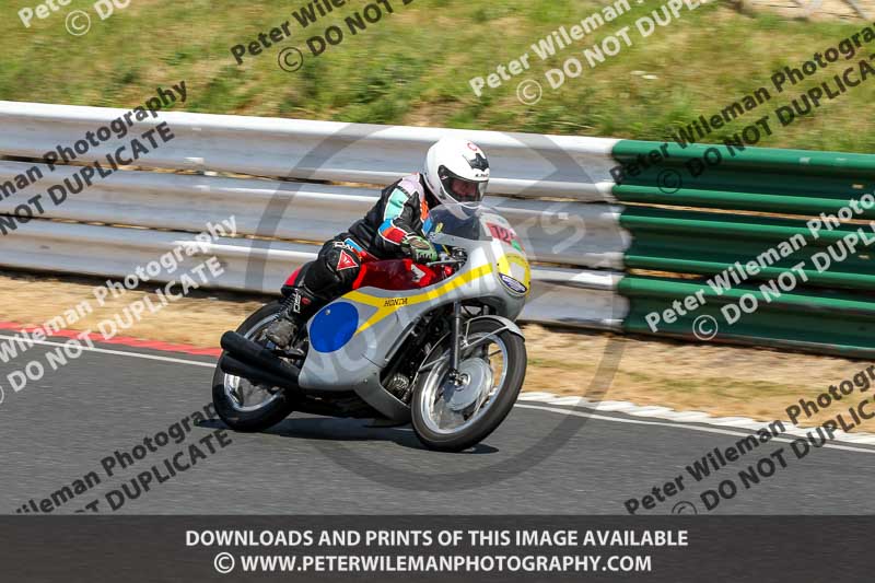Vintage motorcycle club;eventdigitalimages;mallory park;mallory park trackday photographs;no limits trackdays;peter wileman photography;trackday digital images;trackday photos;vmcc festival 1000 bikes photographs