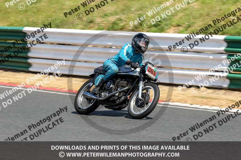 Vintage motorcycle club;eventdigitalimages;mallory park;mallory park trackday photographs;no limits trackdays;peter wileman photography;trackday digital images;trackday photos;vmcc festival 1000 bikes photographs