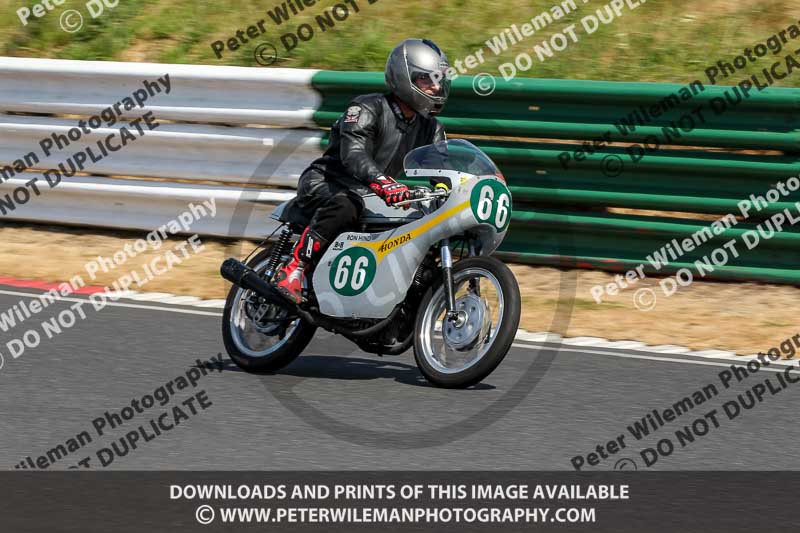 Vintage motorcycle club;eventdigitalimages;mallory park;mallory park trackday photographs;no limits trackdays;peter wileman photography;trackday digital images;trackday photos;vmcc festival 1000 bikes photographs