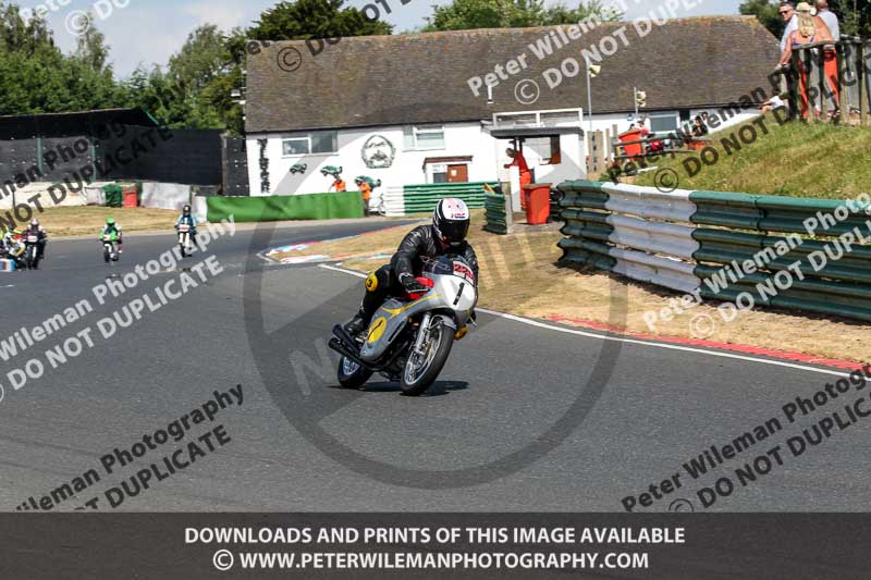 Vintage motorcycle club;eventdigitalimages;mallory park;mallory park trackday photographs;no limits trackdays;peter wileman photography;trackday digital images;trackday photos;vmcc festival 1000 bikes photographs