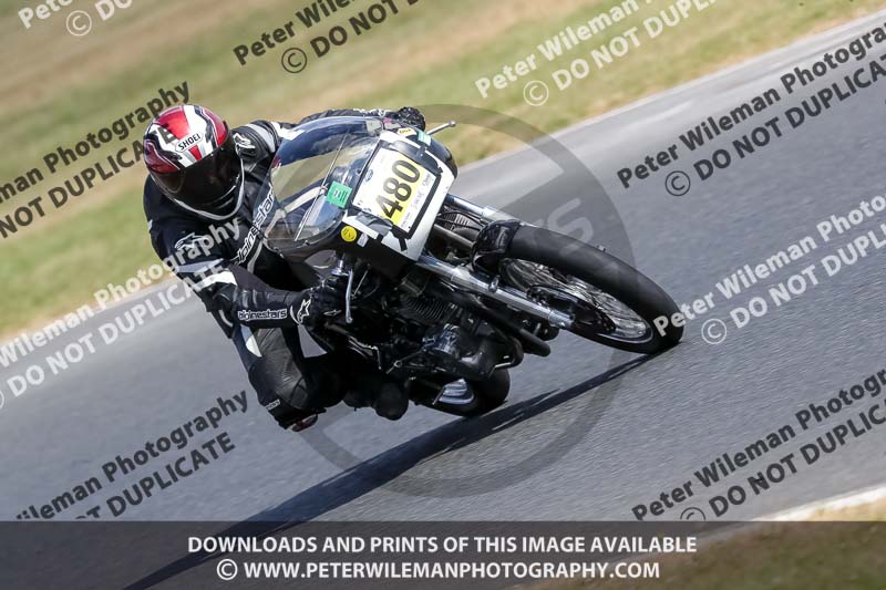 Vintage motorcycle club;eventdigitalimages;mallory park;mallory park trackday photographs;no limits trackdays;peter wileman photography;trackday digital images;trackday photos;vmcc festival 1000 bikes photographs