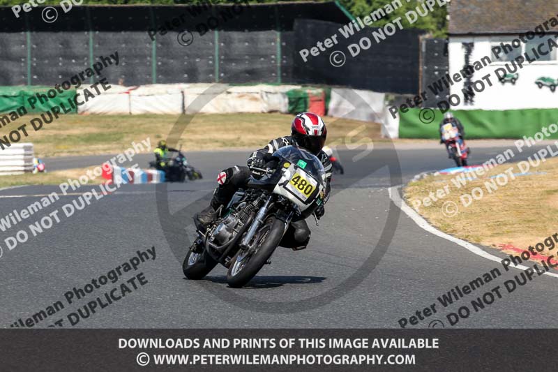 Vintage motorcycle club;eventdigitalimages;mallory park;mallory park trackday photographs;no limits trackdays;peter wileman photography;trackday digital images;trackday photos;vmcc festival 1000 bikes photographs
