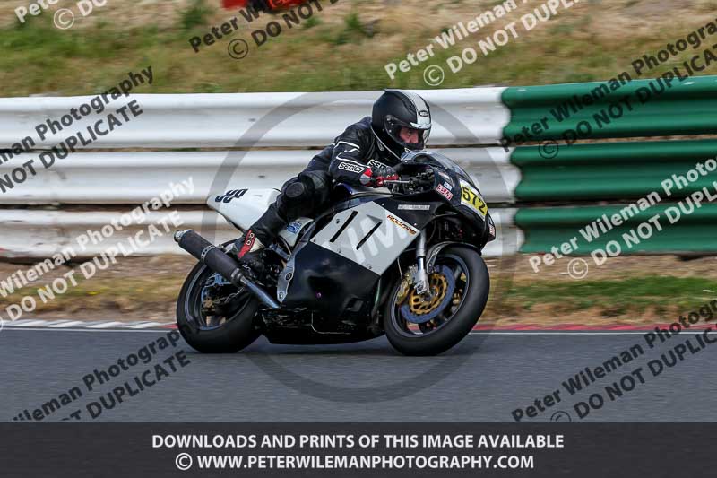 Vintage motorcycle club;eventdigitalimages;mallory park;mallory park trackday photographs;no limits trackdays;peter wileman photography;trackday digital images;trackday photos;vmcc festival 1000 bikes photographs