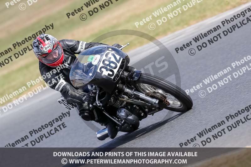 Vintage motorcycle club;eventdigitalimages;mallory park;mallory park trackday photographs;no limits trackdays;peter wileman photography;trackday digital images;trackday photos;vmcc festival 1000 bikes photographs