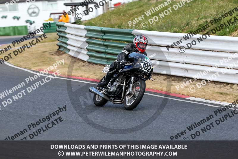 Vintage motorcycle club;eventdigitalimages;mallory park;mallory park trackday photographs;no limits trackdays;peter wileman photography;trackday digital images;trackday photos;vmcc festival 1000 bikes photographs