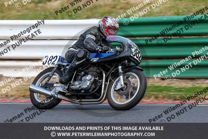 Vintage motorcycle club;eventdigitalimages;mallory park;mallory park trackday photographs;no limits trackdays;peter wileman photography;trackday digital images;trackday photos;vmcc festival 1000 bikes photographs