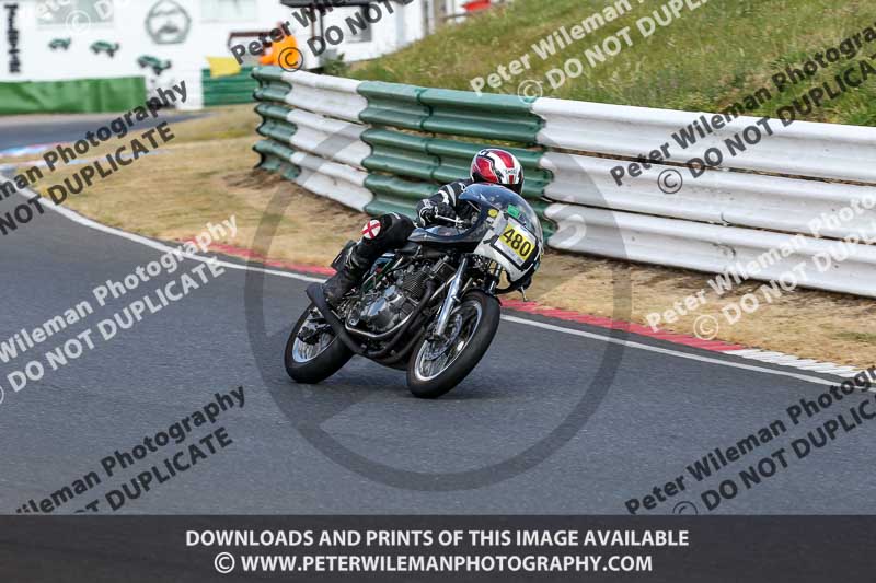 Vintage motorcycle club;eventdigitalimages;mallory park;mallory park trackday photographs;no limits trackdays;peter wileman photography;trackday digital images;trackday photos;vmcc festival 1000 bikes photographs