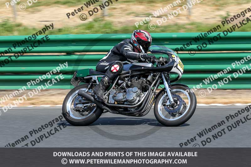 Vintage motorcycle club;eventdigitalimages;mallory park;mallory park trackday photographs;no limits trackdays;peter wileman photography;trackday digital images;trackday photos;vmcc festival 1000 bikes photographs