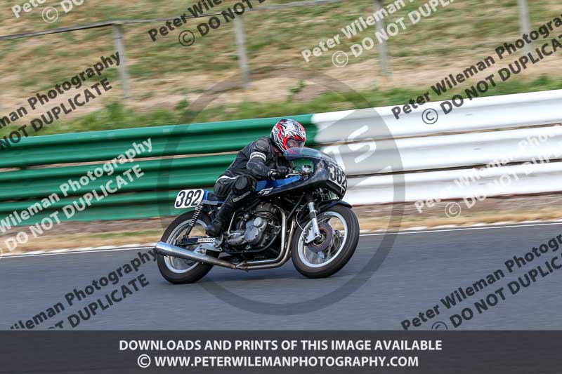 Vintage motorcycle club;eventdigitalimages;mallory park;mallory park trackday photographs;no limits trackdays;peter wileman photography;trackday digital images;trackday photos;vmcc festival 1000 bikes photographs