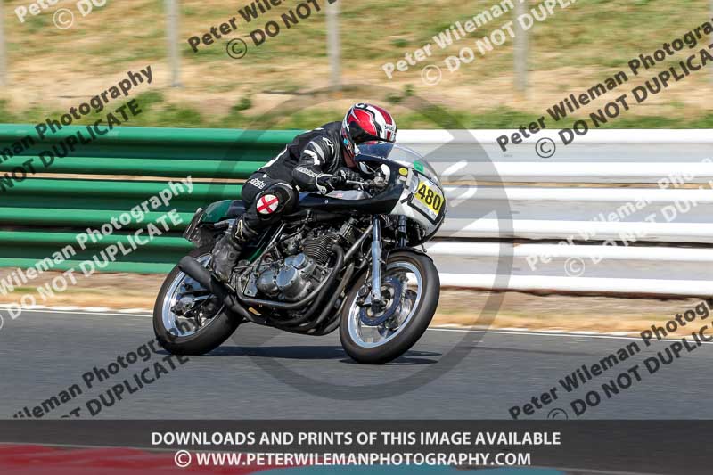 Vintage motorcycle club;eventdigitalimages;mallory park;mallory park trackday photographs;no limits trackdays;peter wileman photography;trackday digital images;trackday photos;vmcc festival 1000 bikes photographs