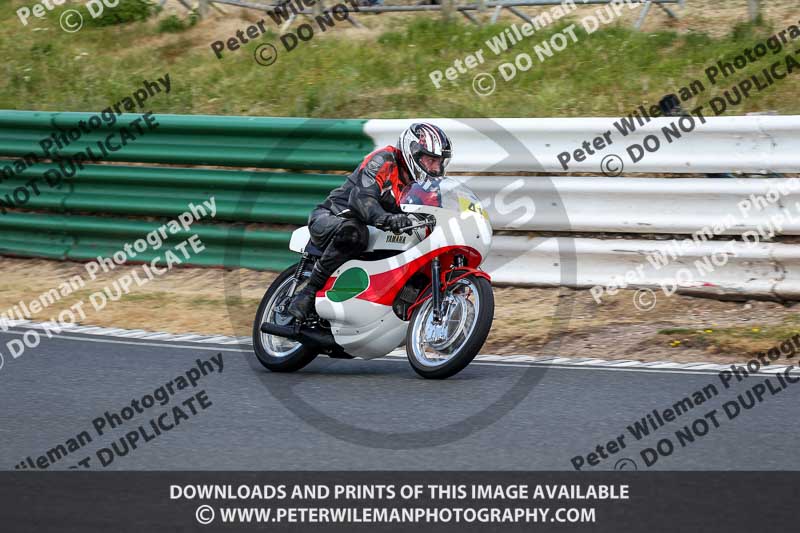 Vintage motorcycle club;eventdigitalimages;mallory park;mallory park trackday photographs;no limits trackdays;peter wileman photography;trackday digital images;trackday photos;vmcc festival 1000 bikes photographs