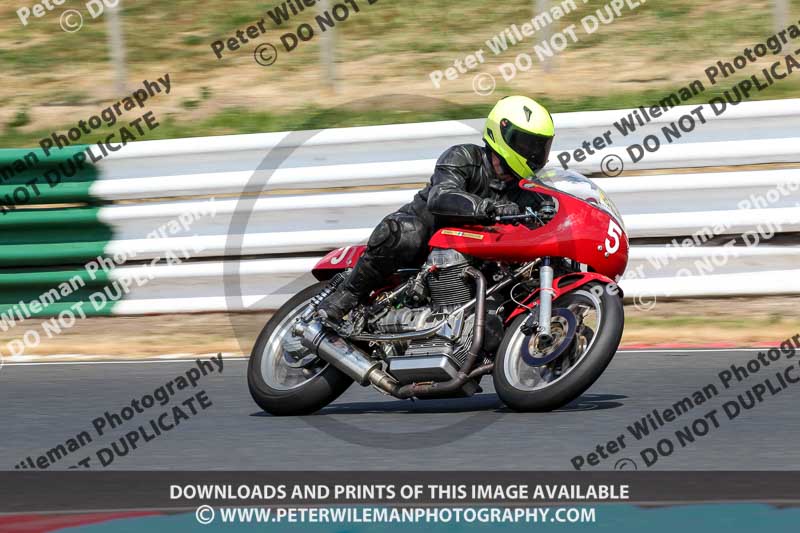 Vintage motorcycle club;eventdigitalimages;mallory park;mallory park trackday photographs;no limits trackdays;peter wileman photography;trackday digital images;trackday photos;vmcc festival 1000 bikes photographs