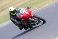 Vintage-motorcycle-club;eventdigitalimages;mallory-park;mallory-park-trackday-photographs;no-limits-trackdays;peter-wileman-photography;trackday-digital-images;trackday-photos;vmcc-festival-1000-bikes-photographs