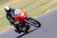 Vintage-motorcycle-club;eventdigitalimages;mallory-park;mallory-park-trackday-photographs;no-limits-trackdays;peter-wileman-photography;trackday-digital-images;trackday-photos;vmcc-festival-1000-bikes-photographs